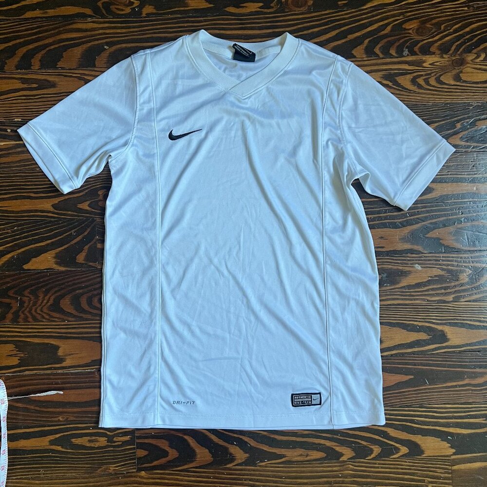 Boys White Nike Vee Necked Athletic Shirt Size Large